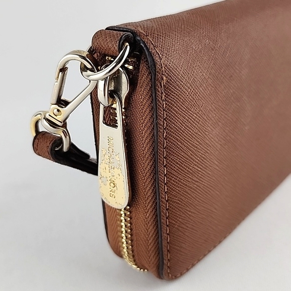 Michael Kors Jet Set Zip Around Wallet Wristlet Tan Leather Gold Tone Accents - Picture 13 of 16